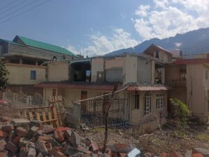 अतिक्रमणकारियों पर चला प्रशासन का पीला पंजा