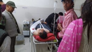 दुर्घटना – तूफ़ान के चलते पेड़ गिरने से विद्युत विभाग का एक्सईएन घायल